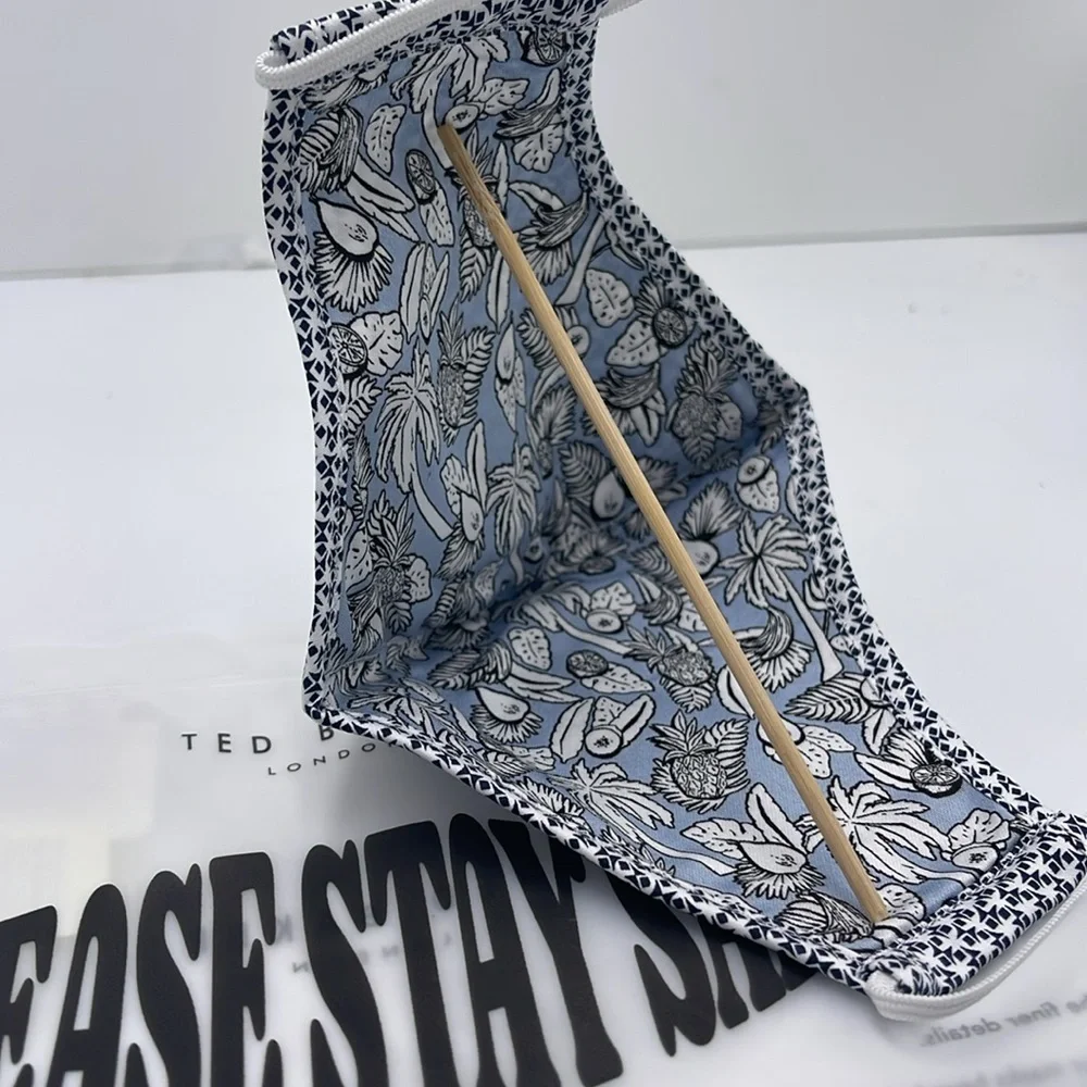 TED BAKER LONDON Reversible Reusable FACE MASK 
NWT 
OS - Picture 10 of 16